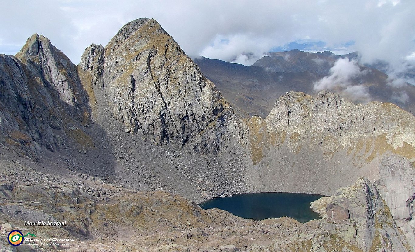 48 Il Pizzo di Trona e il Lago Rotondo....JPG